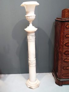 colonna antica in alabastro