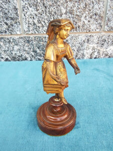 dama in bronzo