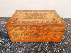 scatola antica da cucito con spolette originali