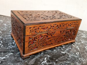 scatola antica traforata 