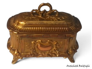 cofanetto antico in bronzo dorato