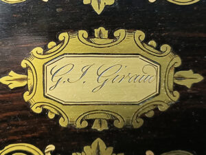 scatola portaguanti con incisione g.j.giraud